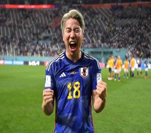 浅野拓磨：因无法获得英国工签，在阿森纳训练一天就去了斯图加特