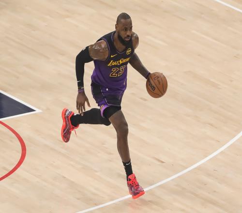 NBA历史40岁以上球员场均助攻榜：詹姆斯8.4次第一乔丹第六