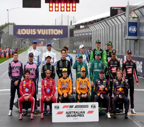 新赛季"导演"云集6名新人进F1围场，首站4人退赛&1人暖胎圈上墙