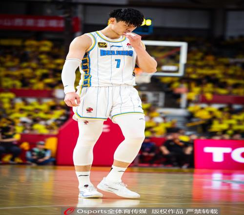 直播吧：北京男篮今晚将播放曾凡博本赛季为球队倾其所有的视频
