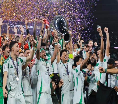 捧杯！吉达国民举起队史首座亚冠，菲尔米诺获颁亚冠MVP