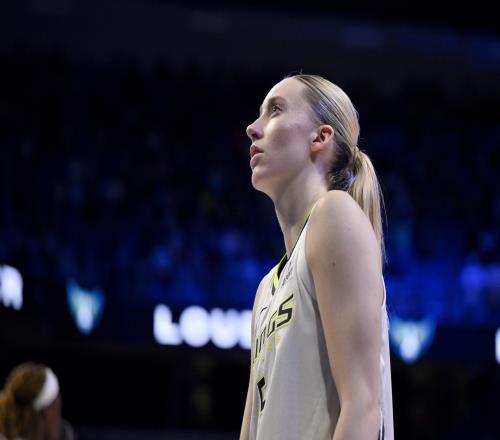 搭档小宝！佩奇场均至少15分5助且命中率45%+WNBA本赛季仅此一人