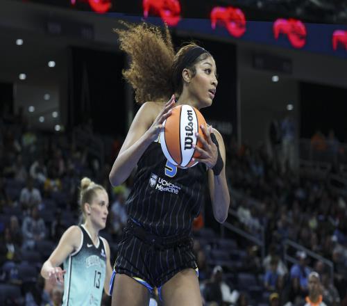 里斯16中7砍16分17板6助1帽连续5场15+篮板&WNBA历史首人