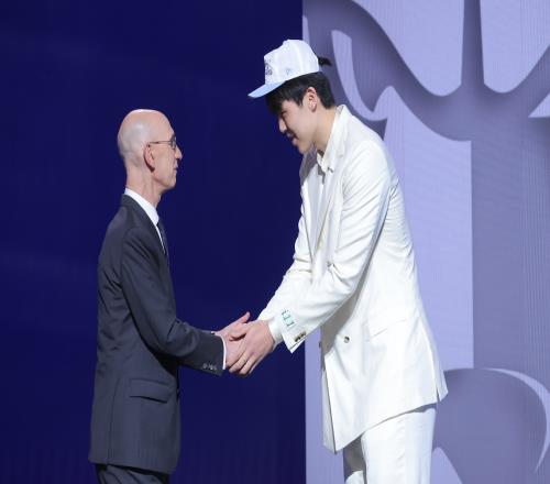 船记：选中杨瀚森这对开拓者来说应该是个不错的选择吧