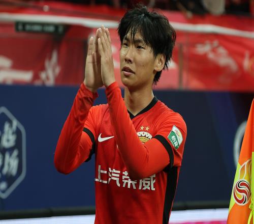本场传射！19岁李新翔：不足的地方还有很多，要继续向老大哥学习