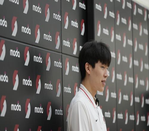 媒体人：杨瀚森在发布会结束后进行了力量训练下周随队备战夏联