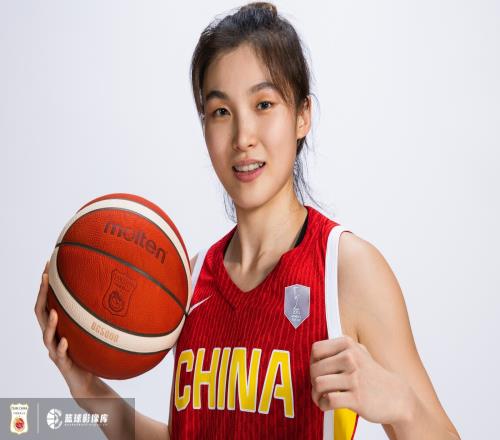 游刃有余！中国女篮半场领先印尼女篮29分翟若云9分&张子宇7分