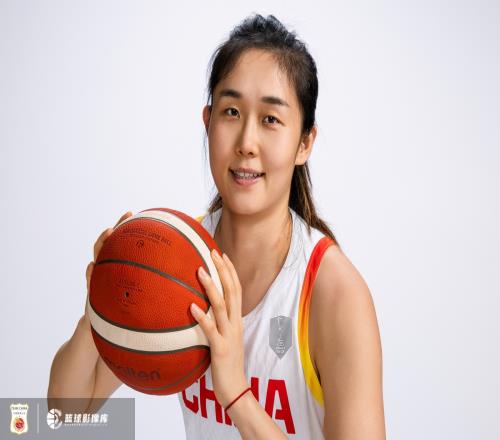 超高效！潘臻琦13分钟4中4贡献11分2板3助罚球5中3