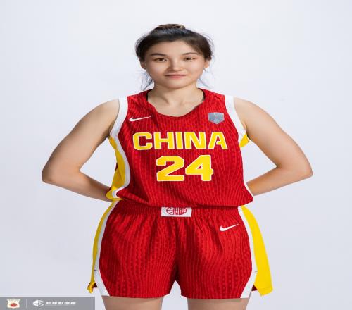 女花荣翟若云全场三分7中4射下12分4板3助2断&正负值+24