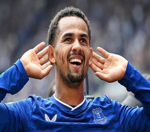 4球1助攻！25岁非洲天才边锋闪耀英超，超级香饽饽，3大豪门疯抢