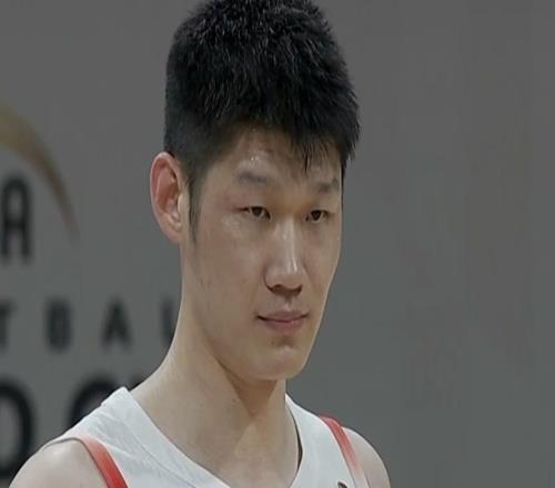 中国男篮半场落后中国台北1分！赵继伟2记三分，余嘉豪9分5篮板