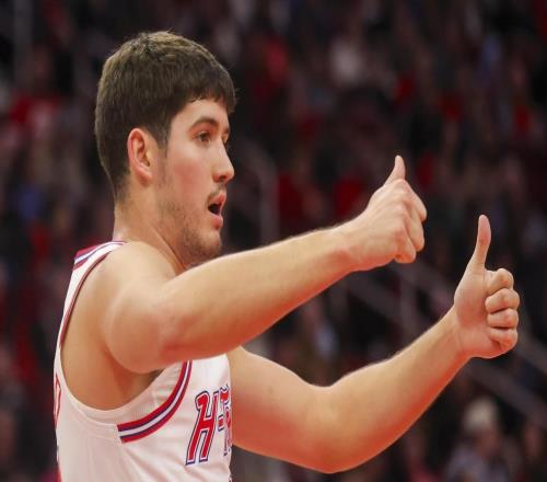 第2中锋缺阵，火箭队实力不降反升2种战术切换，射手群已被激活