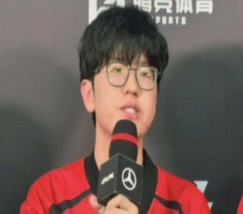 光脚的不怕穿鞋的！Jiejie：FPX都在谷底了打赢了压力大的是对面