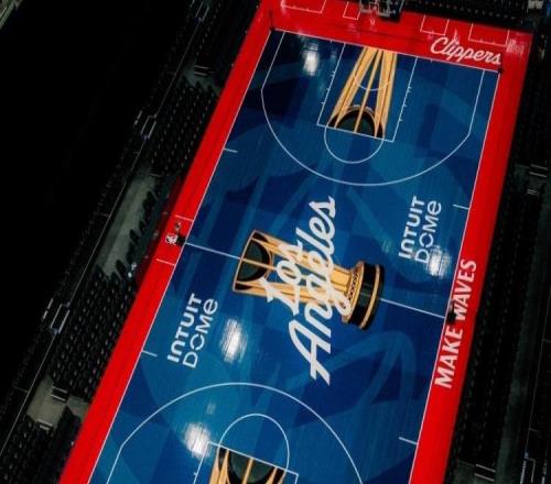 快船官方晒主场铺设NBA杯地板：准备好迎接明日的比赛了！