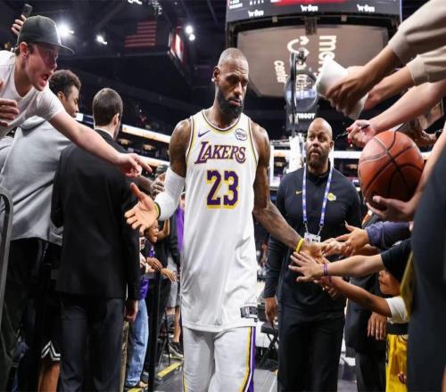 单场4扣篮！詹姆斯越打越好，湖人还需如何调整