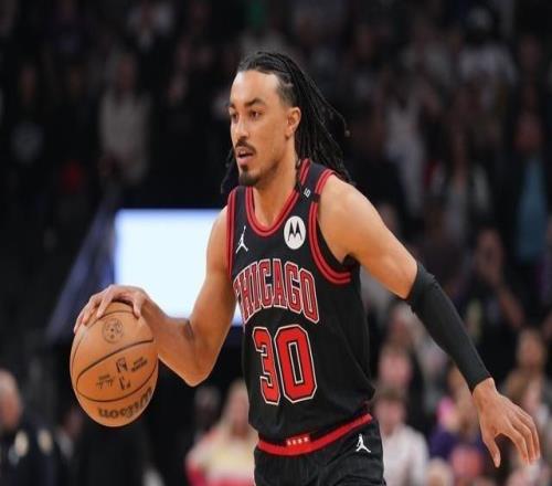 NBA常规赛公牛半场6655领先骑士公牛这边四人得分25分入账