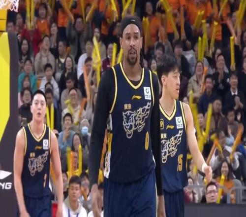 杜锋点名要人！广东队公开招募“空间型五号位”，保底能进总决赛