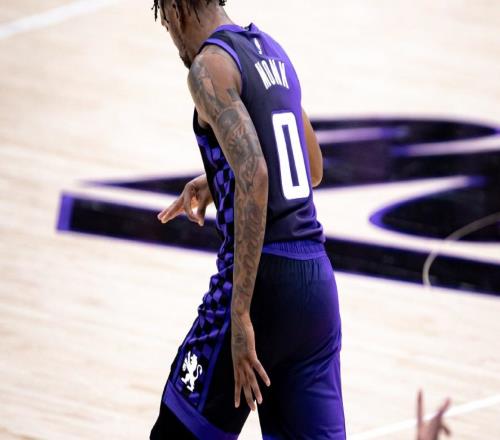 湖人两旧将扎心佩林卡！威少22+7+5+4三分蒙克26+8+7三分