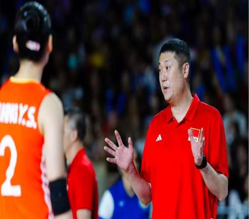 世锦赛开门红！中国女排首胜背后的意外与坚定
