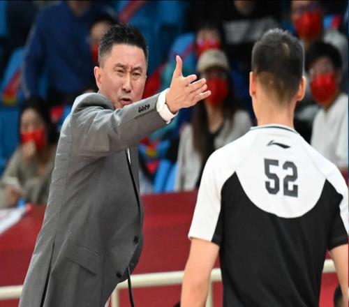 轮次减少+每节缩短+赛后附加赛，媒体人：国家队病了CBA就得吃药