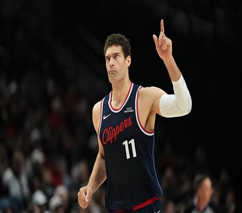 虽然进攻效率一般，但是快船内线老将的场上效果惊人相当不错