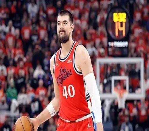 场均4.3记三分！快船诞生新超巨，你再投下去，祖巴茨该被交易了