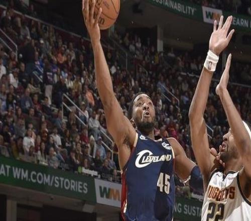 米切尔33分穆雷34+6+7骑士末节逆转掘金迎三连胜