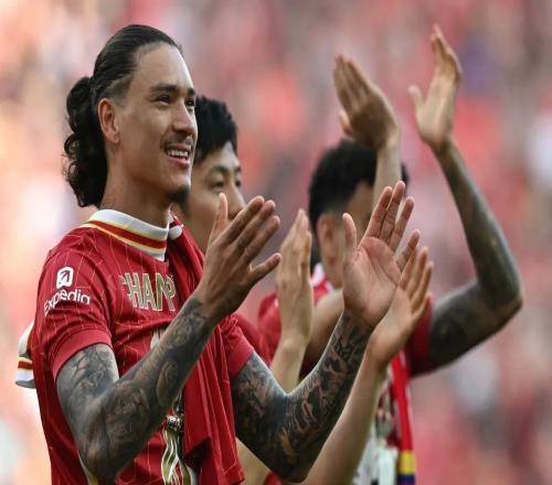 努涅斯晒图回顾2025年，麦卡评论：兄弟，我真的很想你