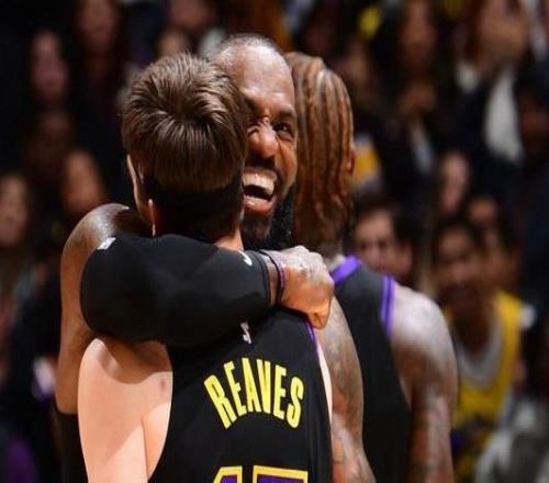 詹姆斯盛赞里夫斯：当天赋遇上努力他已经势不可挡