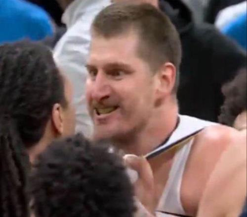 多尔特下黑脚！雷霆和掘金冲突！没见过这么凶的约基奇