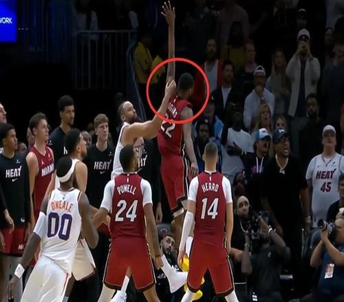 被交易还当火箭侠狄龙致命恶犯助休城重返前6：双眼无神太尴尬