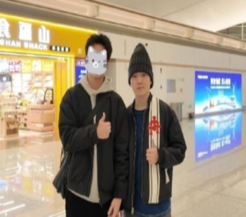 还在休假中网友晒照：在乌鲁木齐机场偶遇JackeyLove