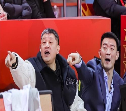 郁闷！孙铭徽家人与安保冲突！布朗疯狂出手26次，决战三分打铁！