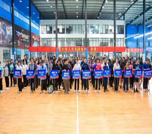 “湘直工杯”乒乓球混合团体赛上，湖南省委书记与干部职工同场竞技