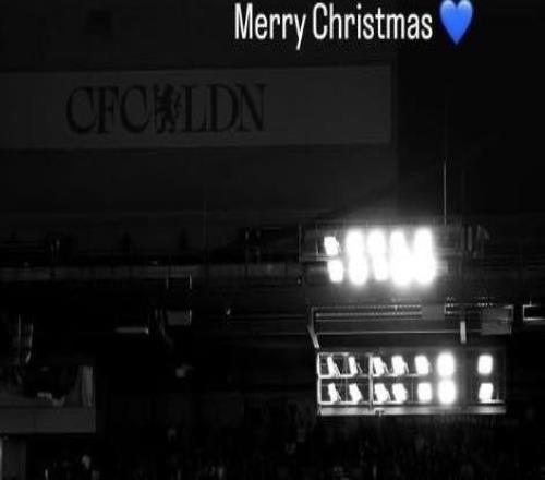 想念赛场，穆德里克晒斯坦福桥比赛照：圣诞快乐