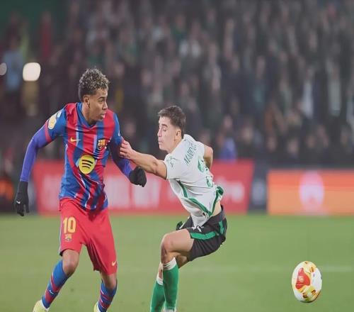 11连胜VS三天崩盘！巴萨的稳定与皇马的混乱，赛季结局初见端倪