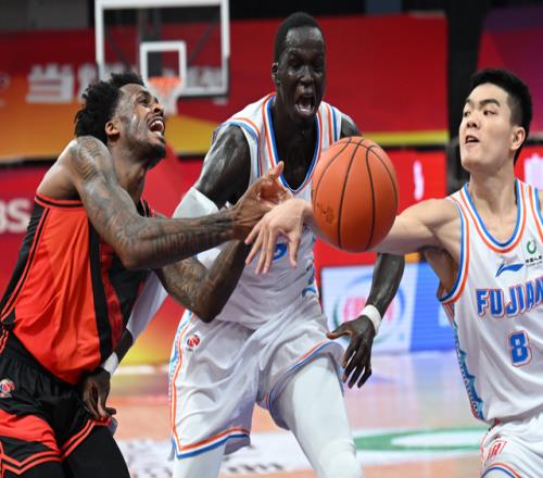 一身MVP级的天赋，场均却仅4+2，才24岁就被NBA淘汰