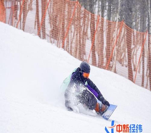 我在滑雪场“追着你拍”，日赚1000元