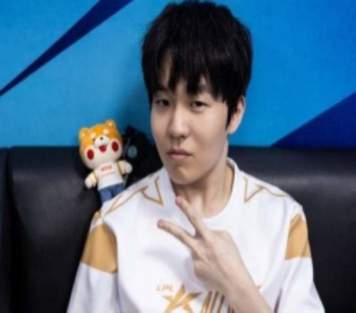 Rookie更新动态：在全明星玩的很开心，感谢大家一直以来的支持