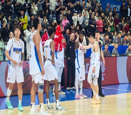 赵睿复出成得分王，爆冷15分大败，一个月无连胜