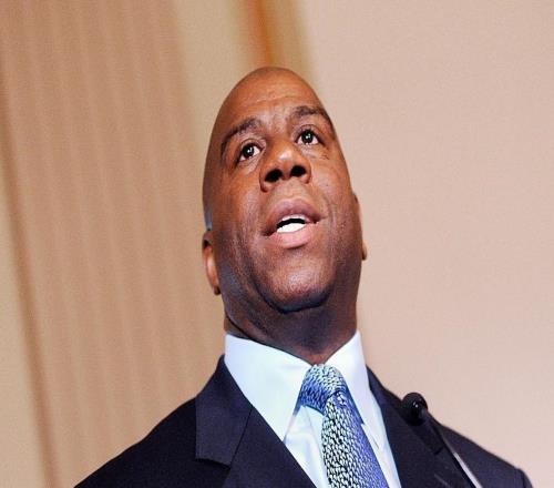 杨瀚森13分钟蜕变记：当9分比21分更值得喝彩的篮球哲学