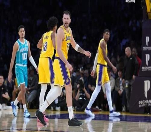 狂轰81分爆大冷！鱼腩三人组打爆湖人，詹姆斯29+9+6扭头就走