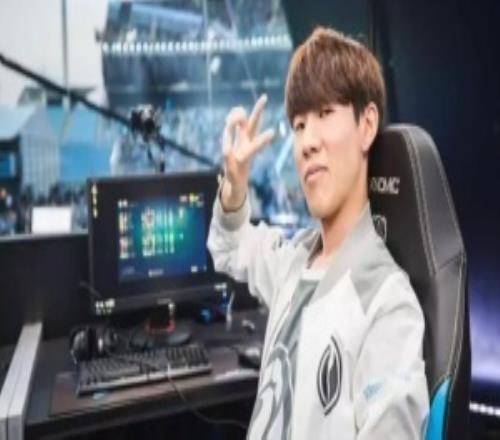 程璐！！韩网粉丝爆料：LPL上单选手疑似休息