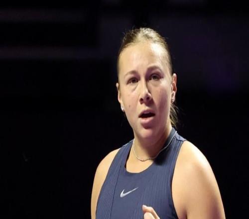 阿尼西莫娃21逆转斯瓦泰克，后者无缘总决赛四强