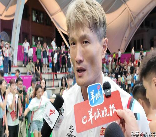 季乐：退役后竟然当交警，曾拿3次CBA总冠军，妻子是宏远啦啦队长