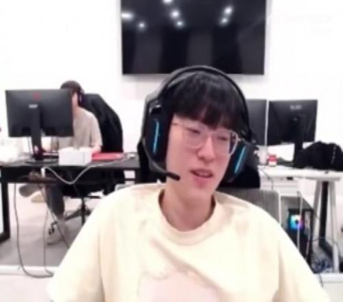 Scout：我在学校的时候参加了汉字社团，所以学汉语稍微容易一些