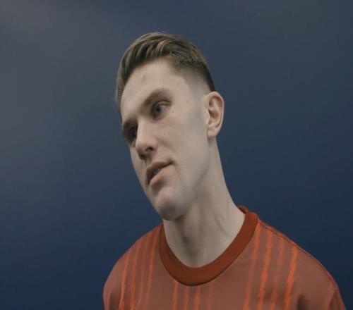 哲凯赖什：我们在场上简单聊了一下，然后我就罚点球了