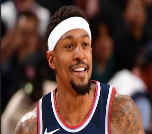 船记：比尔缺席两场后复出，今天对阵鹈鹕将首发出战