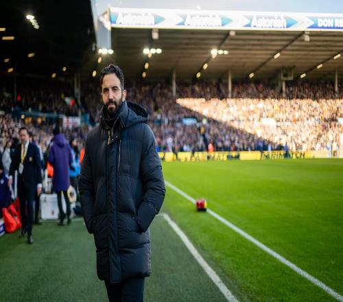 TA：当主帅坚持足球理念时，曼联和其他球队高层不应感到意外