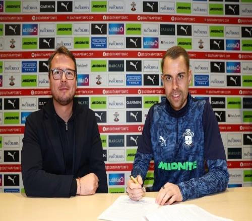 官方：南安普顿任命32岁临时主帅埃克特为正式主教练